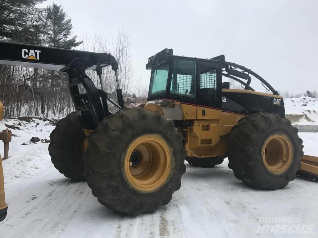 CAT 545 Juontokoneet
