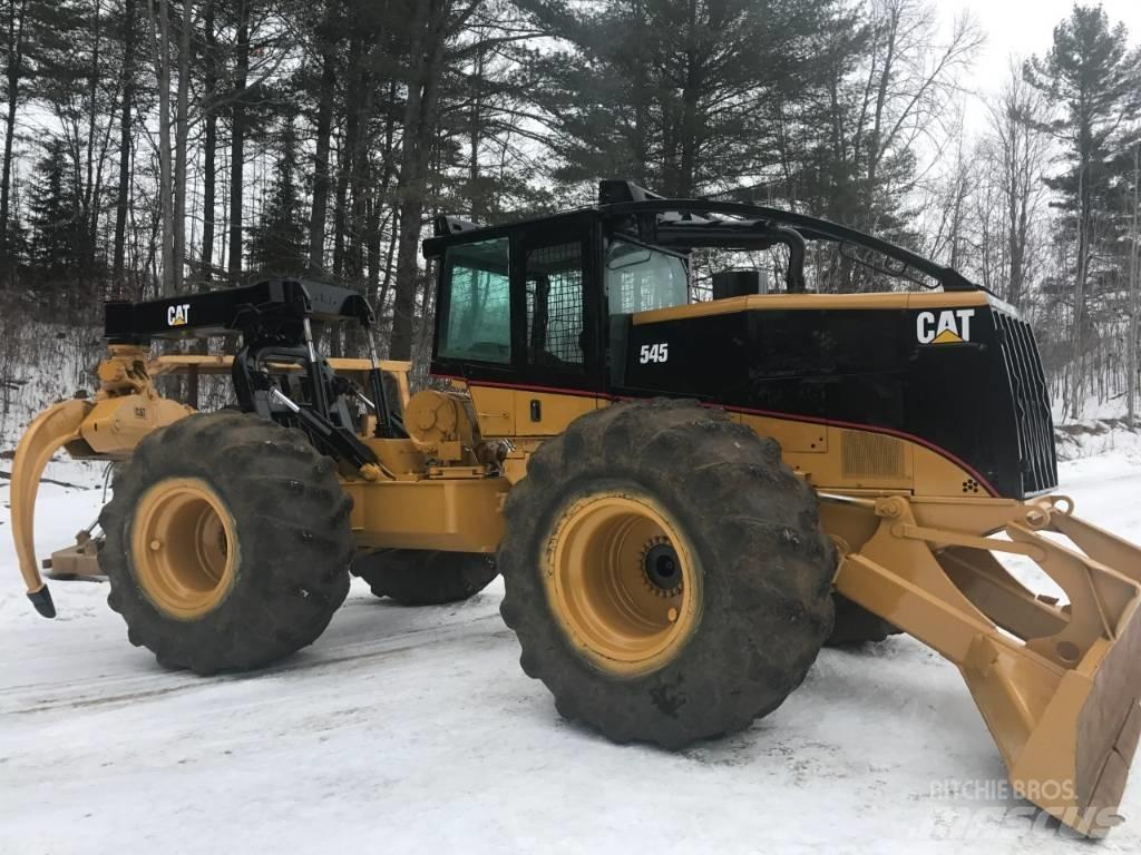 CAT 545 Juontokoneet