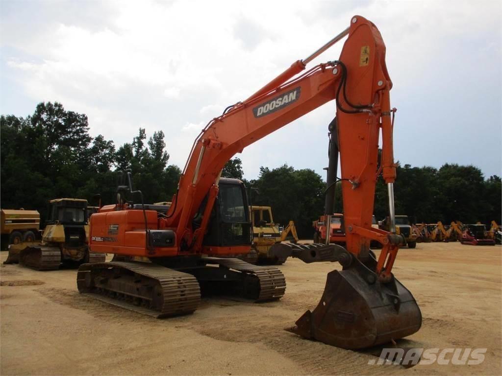 Doosan DX 225 Telakaivukoneet