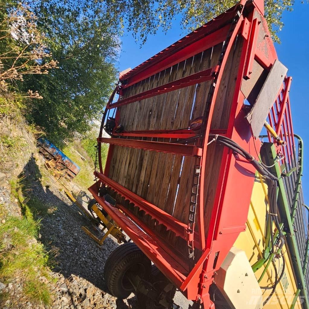 Krone Turbo-2500 Keräävät noukinvaunut ja silppurivaunut