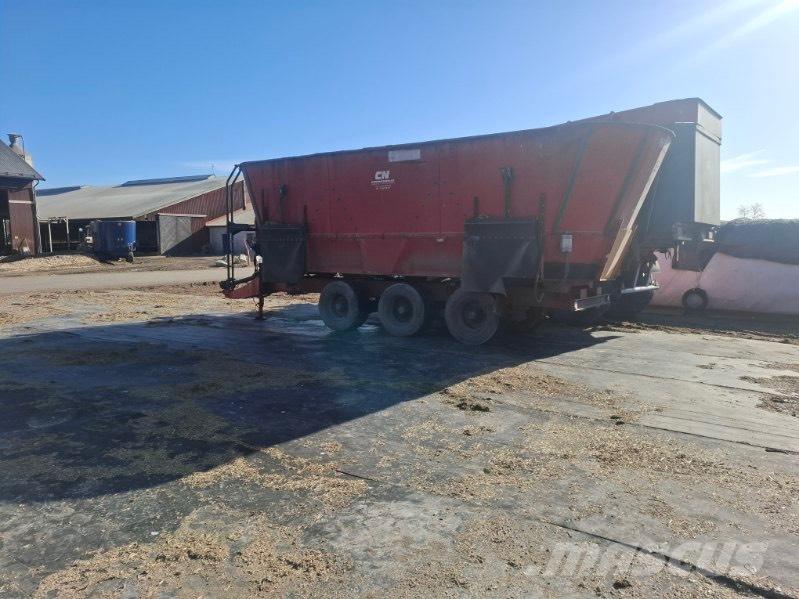 JF FEEDER VM 38 Karjan ruokintalaitteet