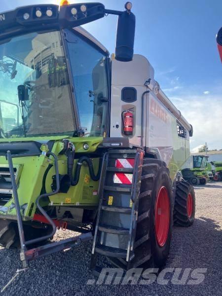 CLAAS TRION 750 Leikkuupuimurit