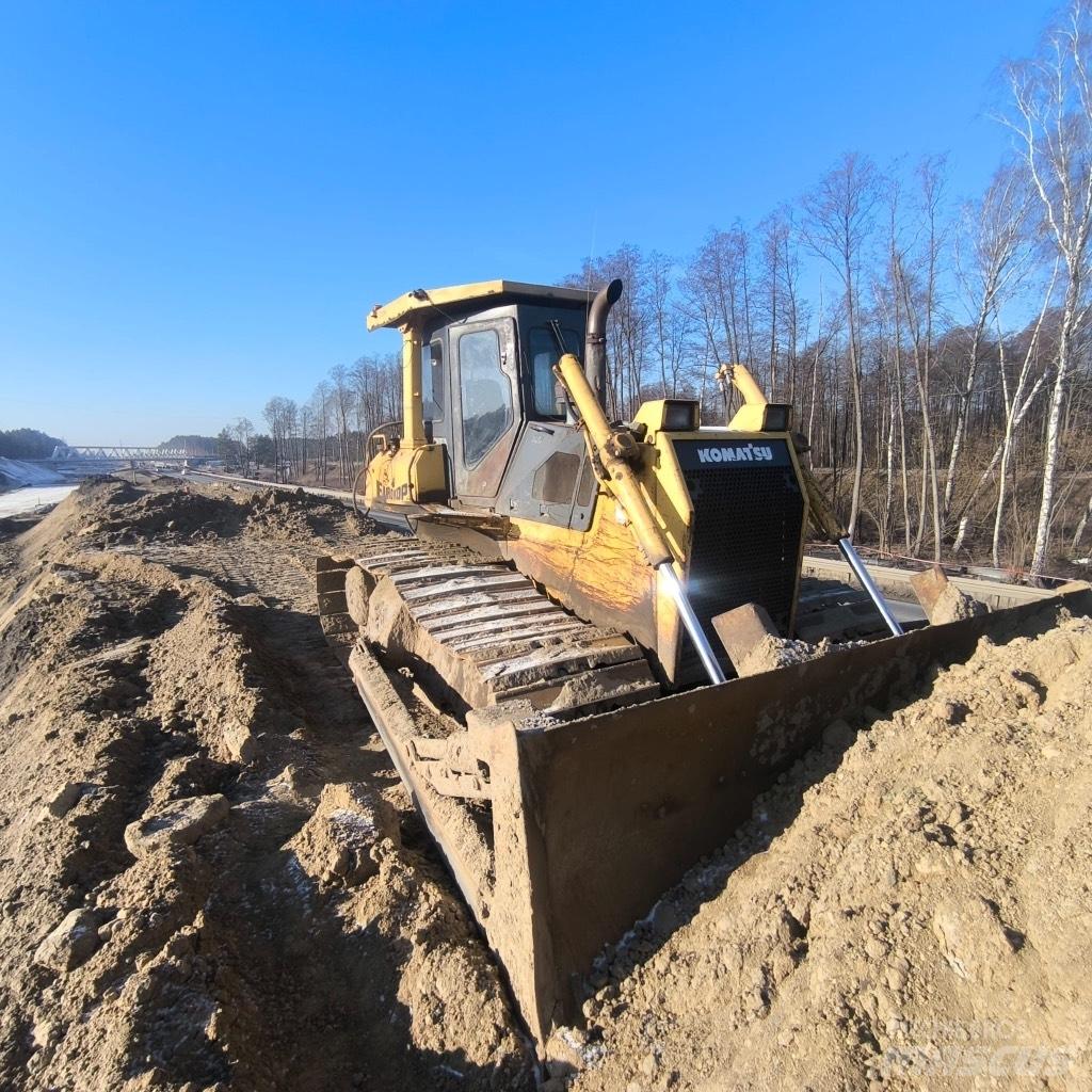 Komatsu D 65 PX-15 Telaketjupuskutraktorit
