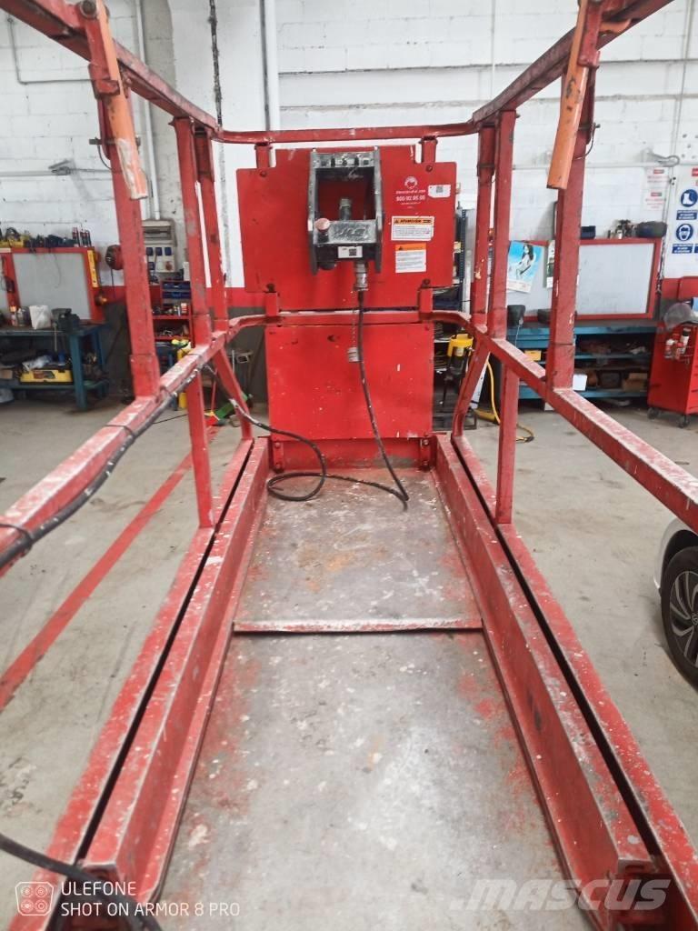 JLG 2030 ES Saksilavat