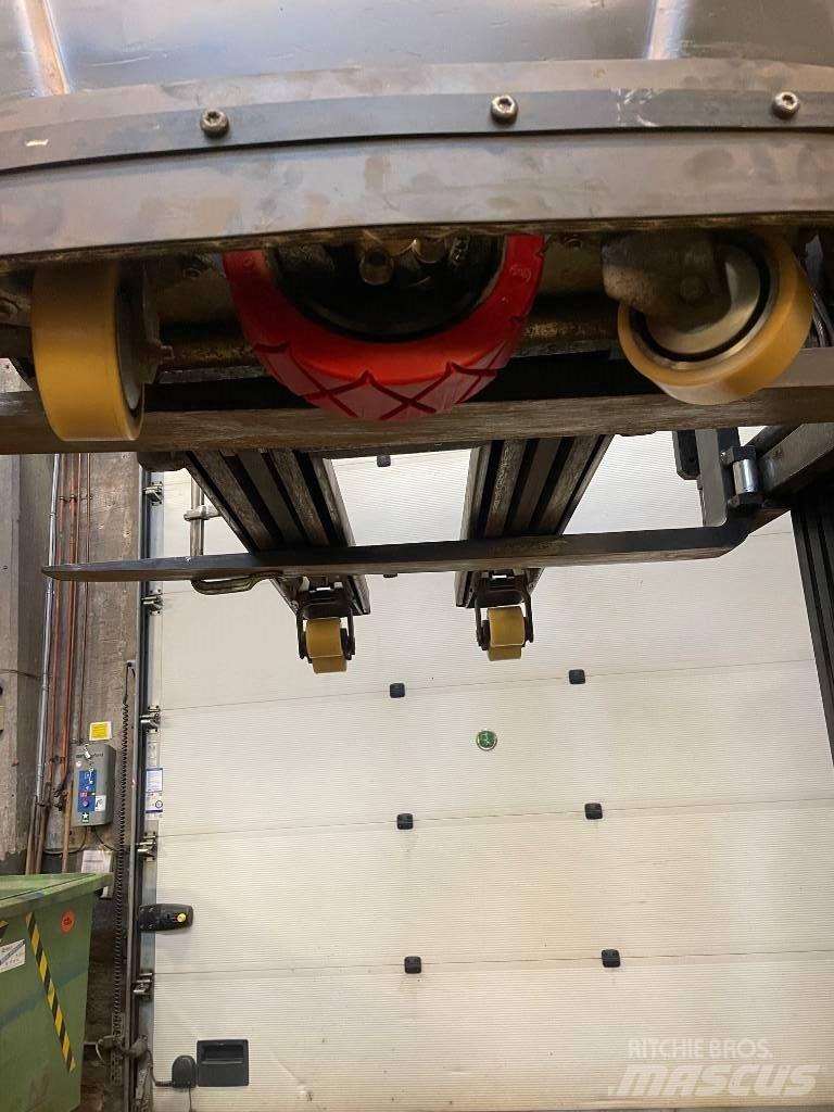 BT Toyota SWE080L Käyden ajettavat pinoamistrukit