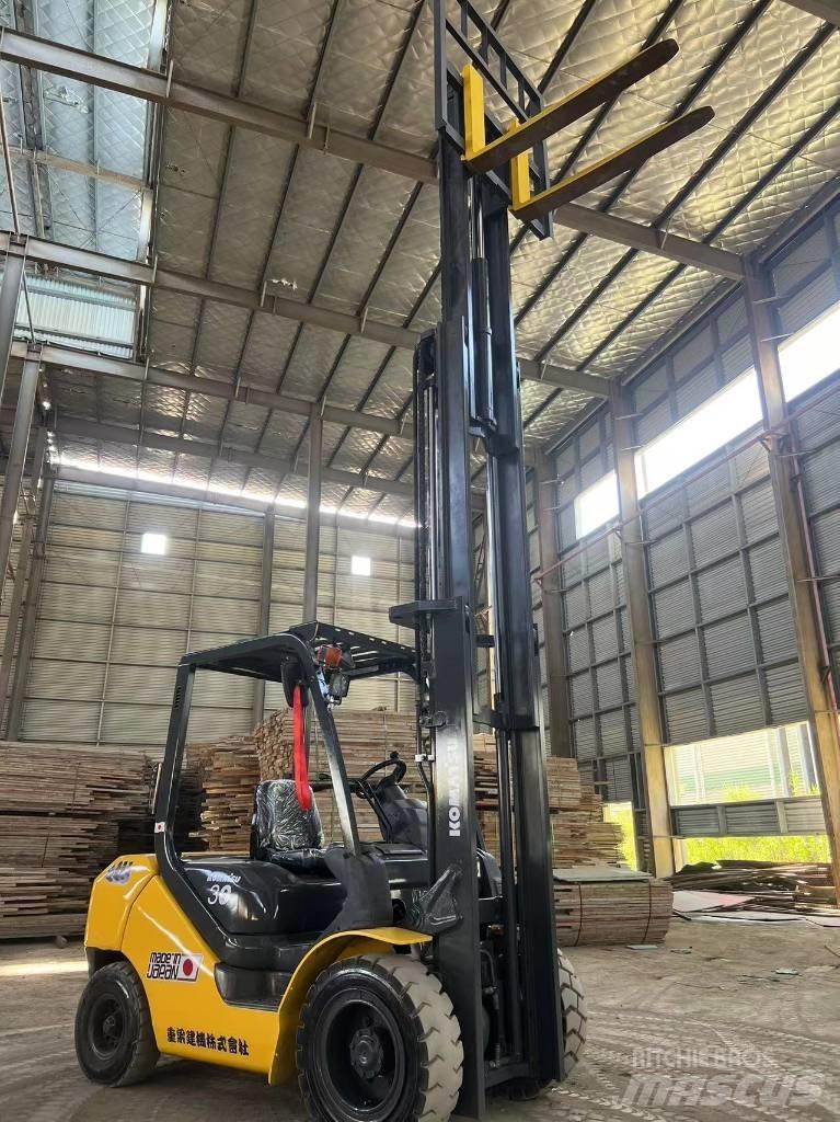 Komatsu FD 30 T-17 Dieseltrukit