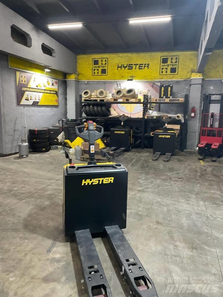 Hyster P2.0UTS Lavansiirtotrukit ajotasolla