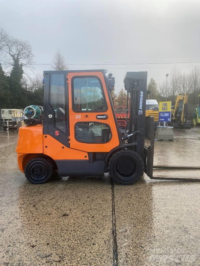 Doosan G 35 C-5 Nestekaasutrukit