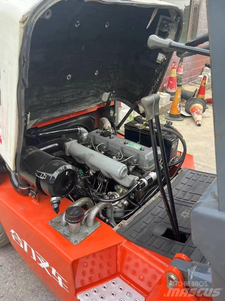 Heli CPC 30 Dieseltrukit