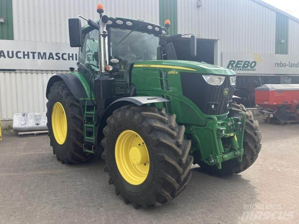 John Deere 6250R Traktorit
