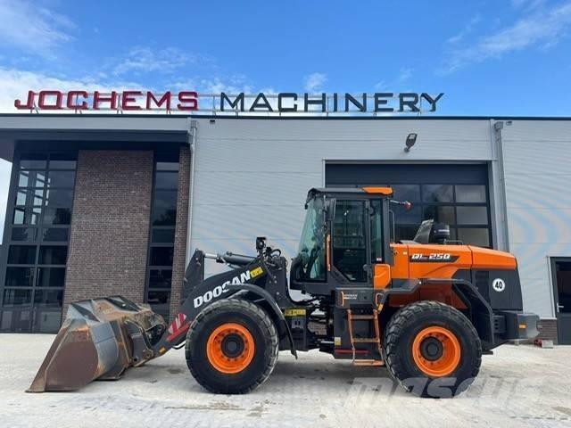 Doosan DL 250-7 Pyöräkuormaajat
