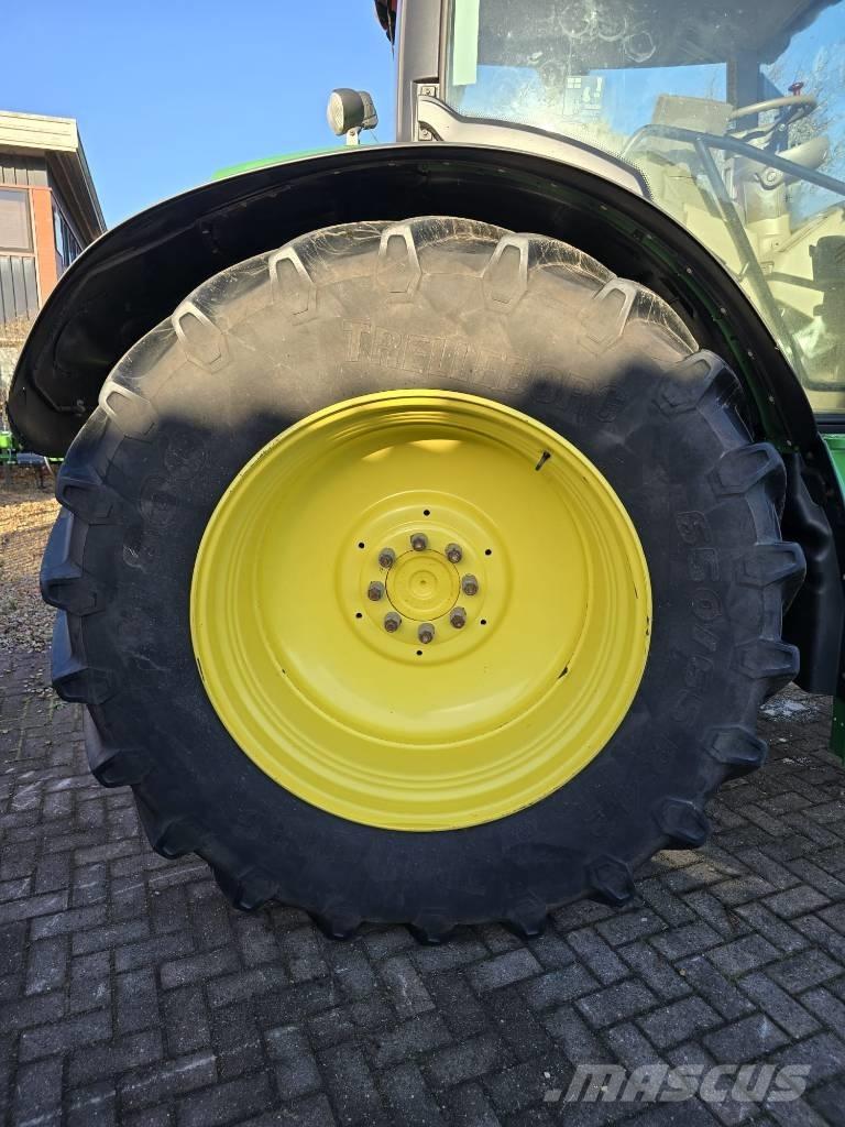 John Deere 6145 R Traktorit