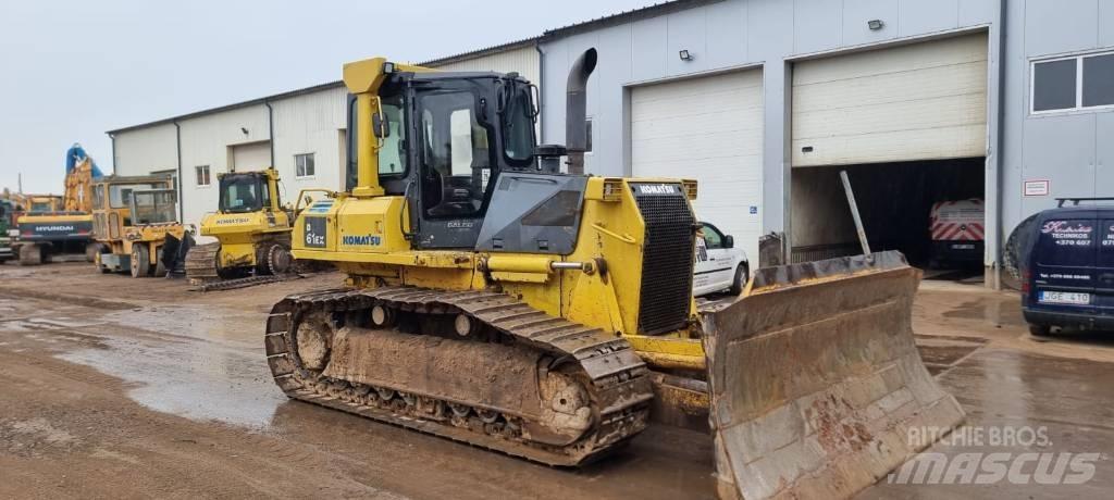 Komatsu D 61 EX-15 Telaketjupuskutraktorit