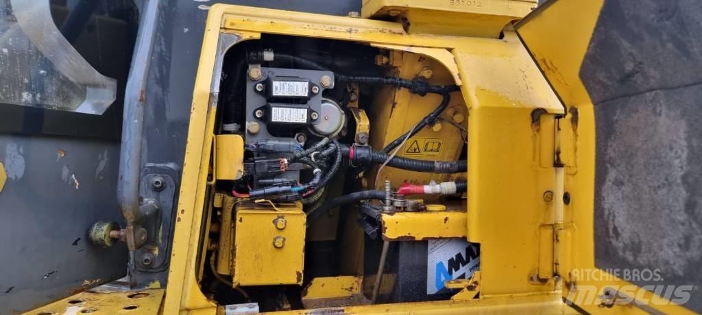 Komatsu D 61 EX-15 Telaketjupuskutraktorit