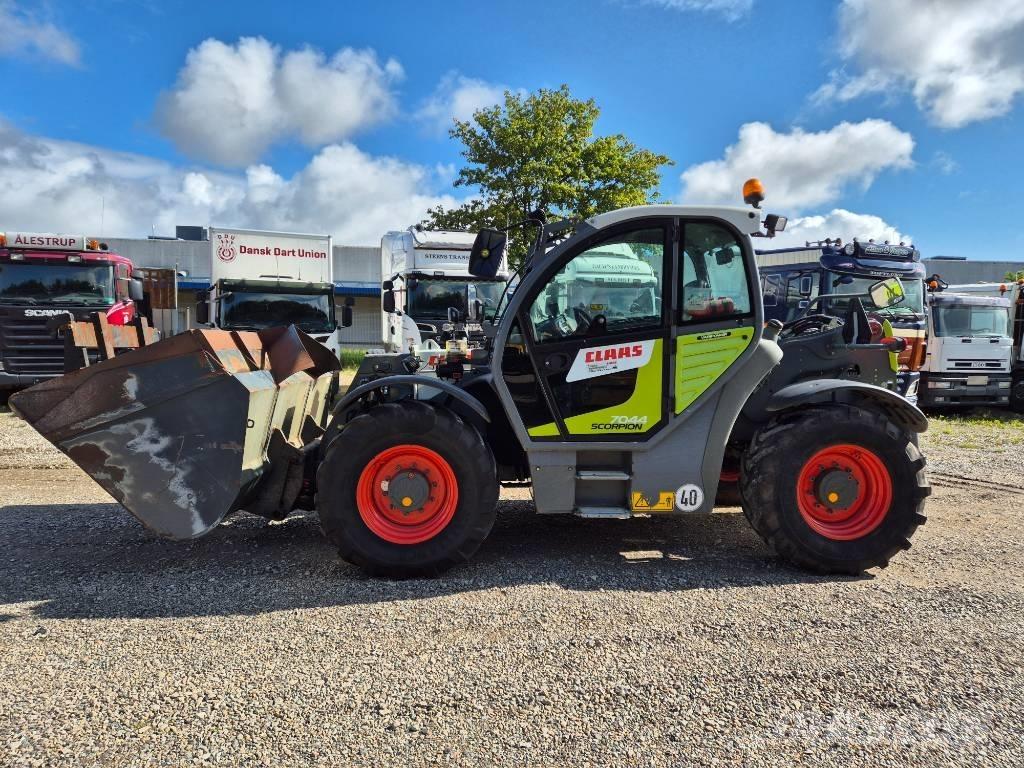CLAAS Scorpion 7044 Maatalouskurottajat