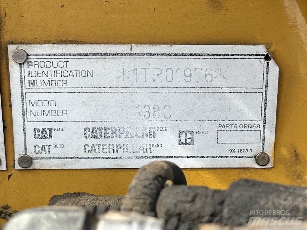 CAT 438 C Kaivurikuormaajat