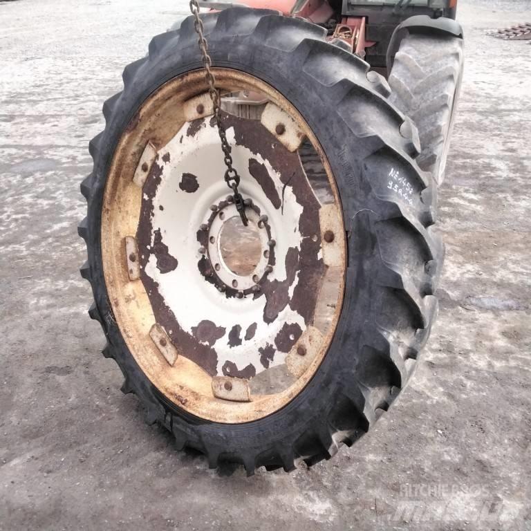 Taurus 9.5R44 Renkaat ja vanteet