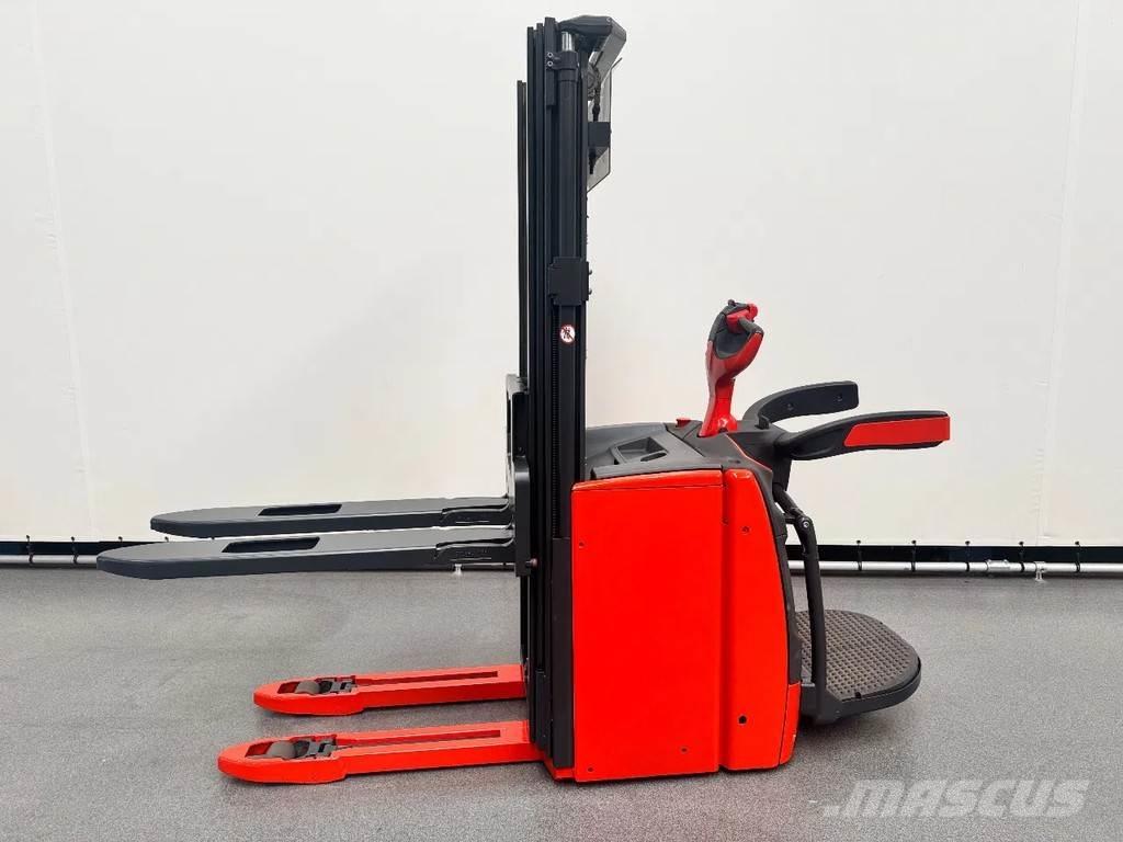 Linde L 14 AP Käyden ajettavat pinoamistrukit