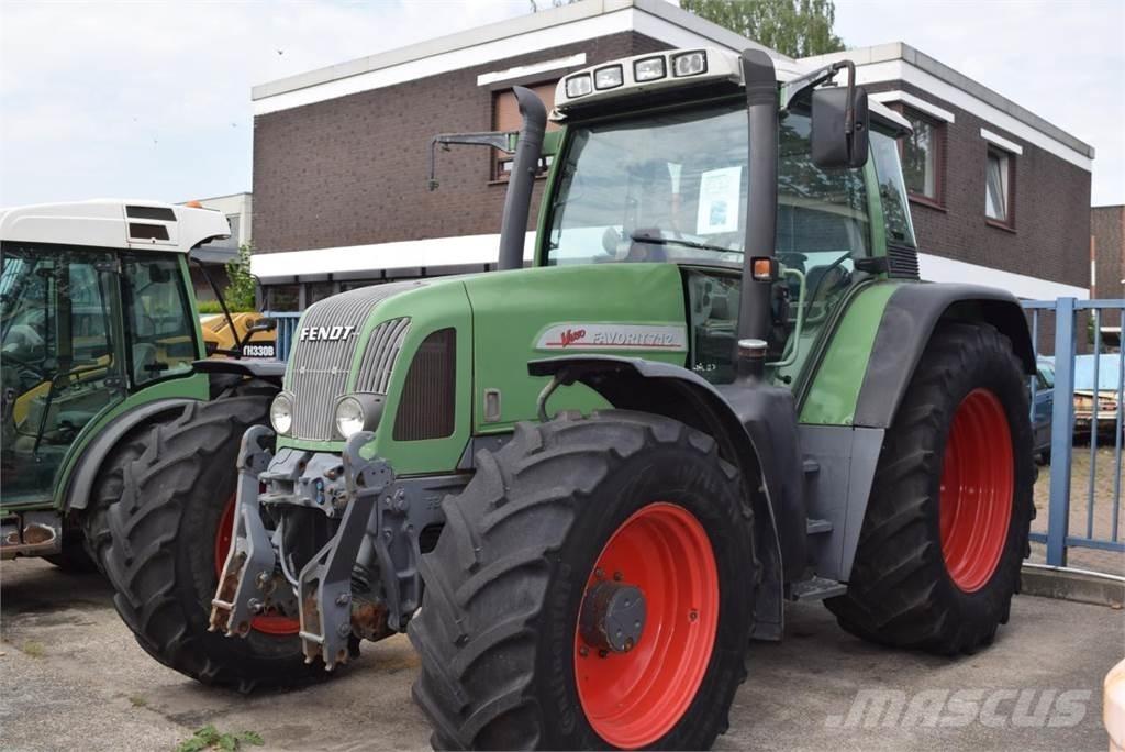 Fendt 712 Vario Traktorit