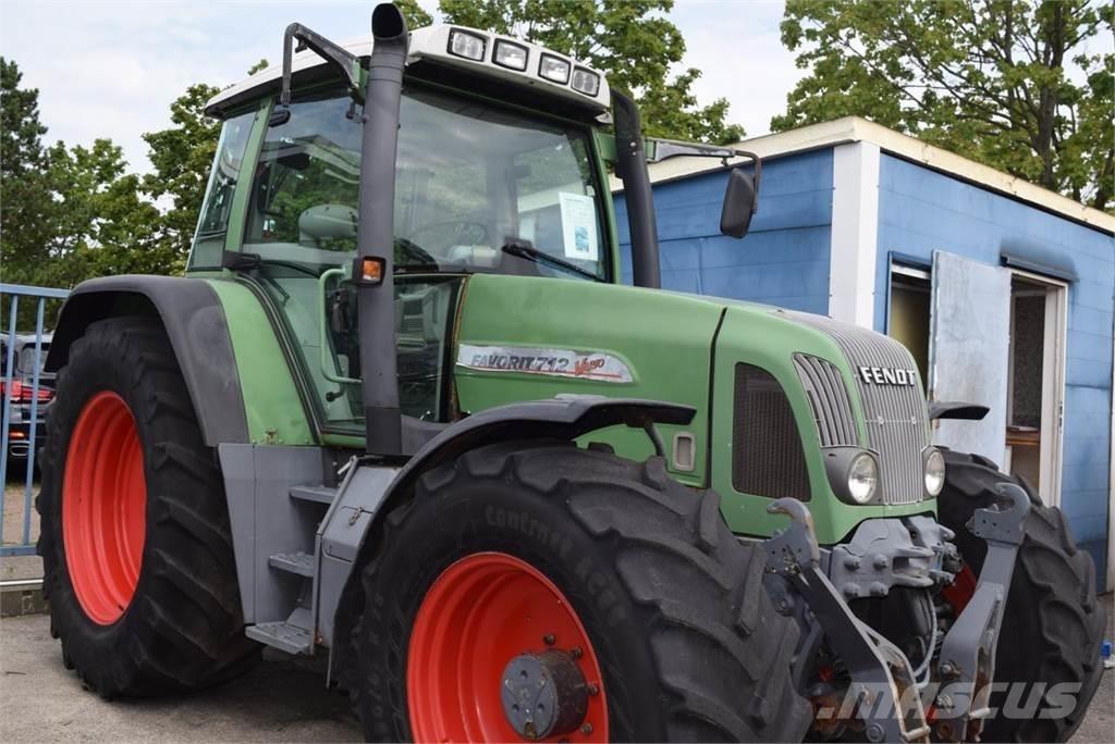 Fendt 712 Vario Traktorit