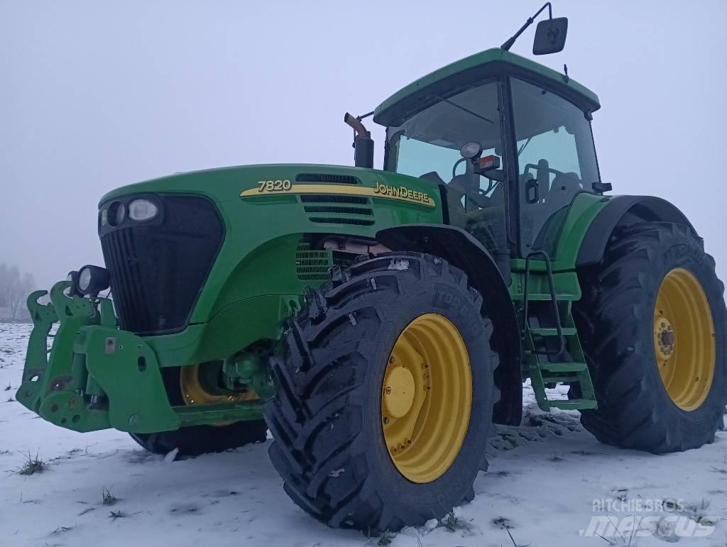 John Deere 7820 Traktorit