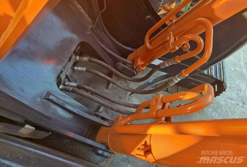 Hitachi ZX 200 Telakaivukoneet