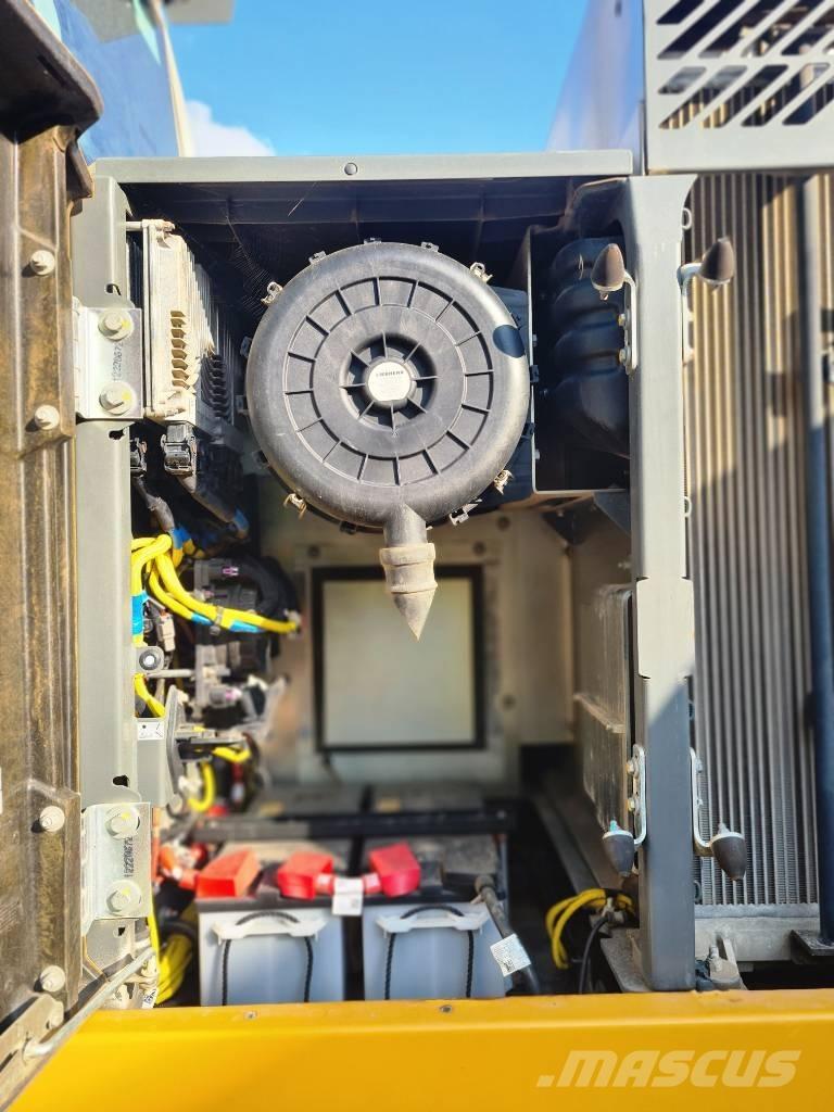 Liebherr R 930 LC Telakaivukoneet