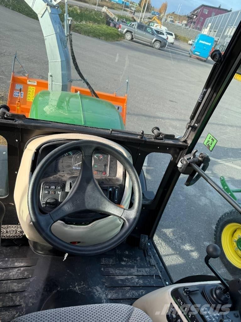 John Deere 2032 R Taajamatraktorit