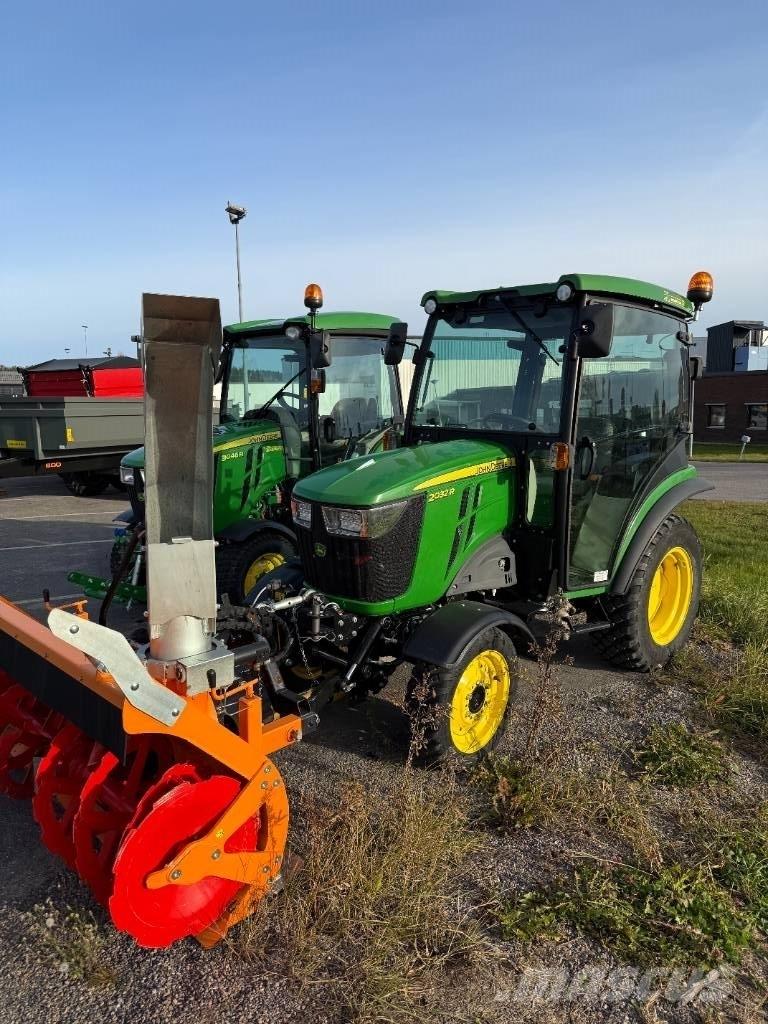 John Deere 2032 R Taajamatraktorit