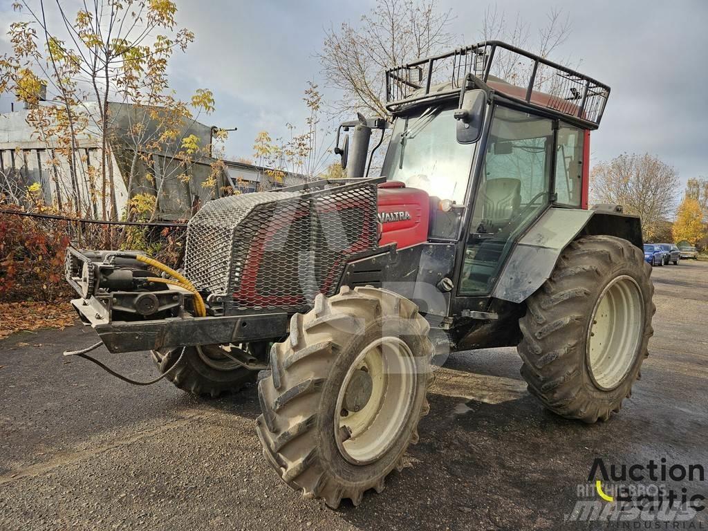 Valtra A 93H Traktorit