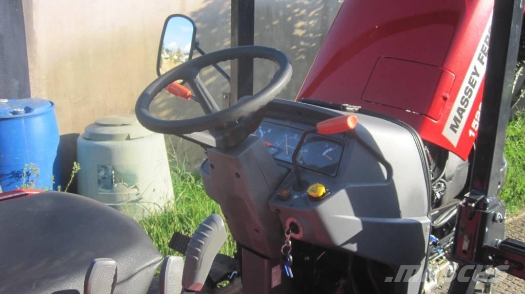 Massey Ferguson 1529 Traktorit