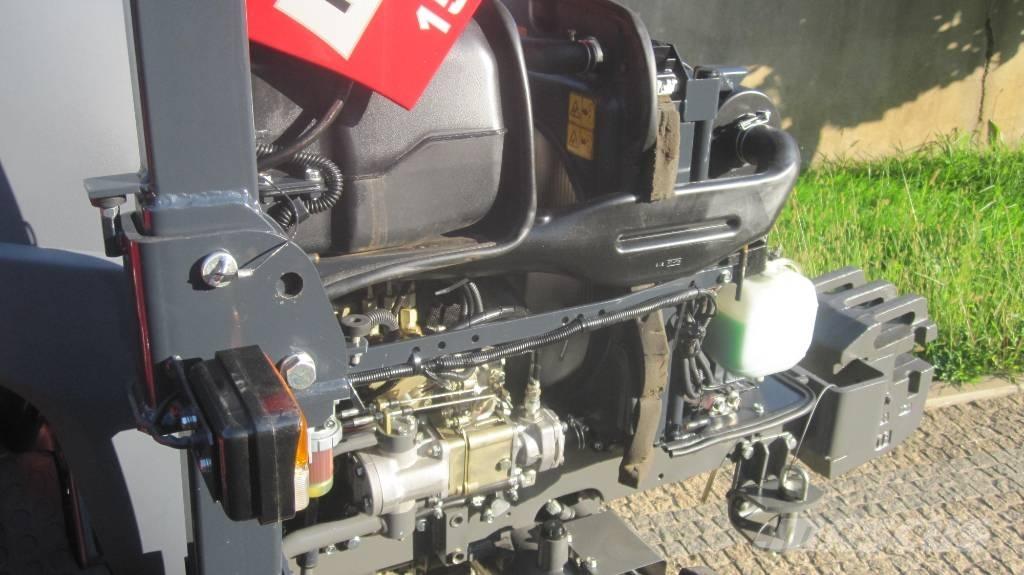 Massey Ferguson 1529 Traktorit