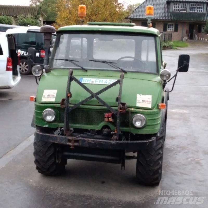 Mercedes-Benz U421 Traktorit