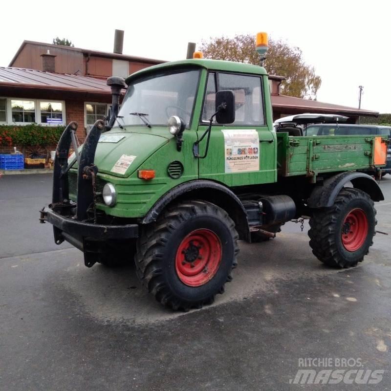 Mercedes-Benz U421 Traktorit