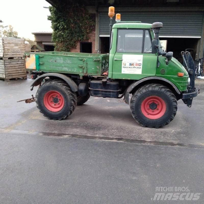 Mercedes-Benz U421 Traktorit