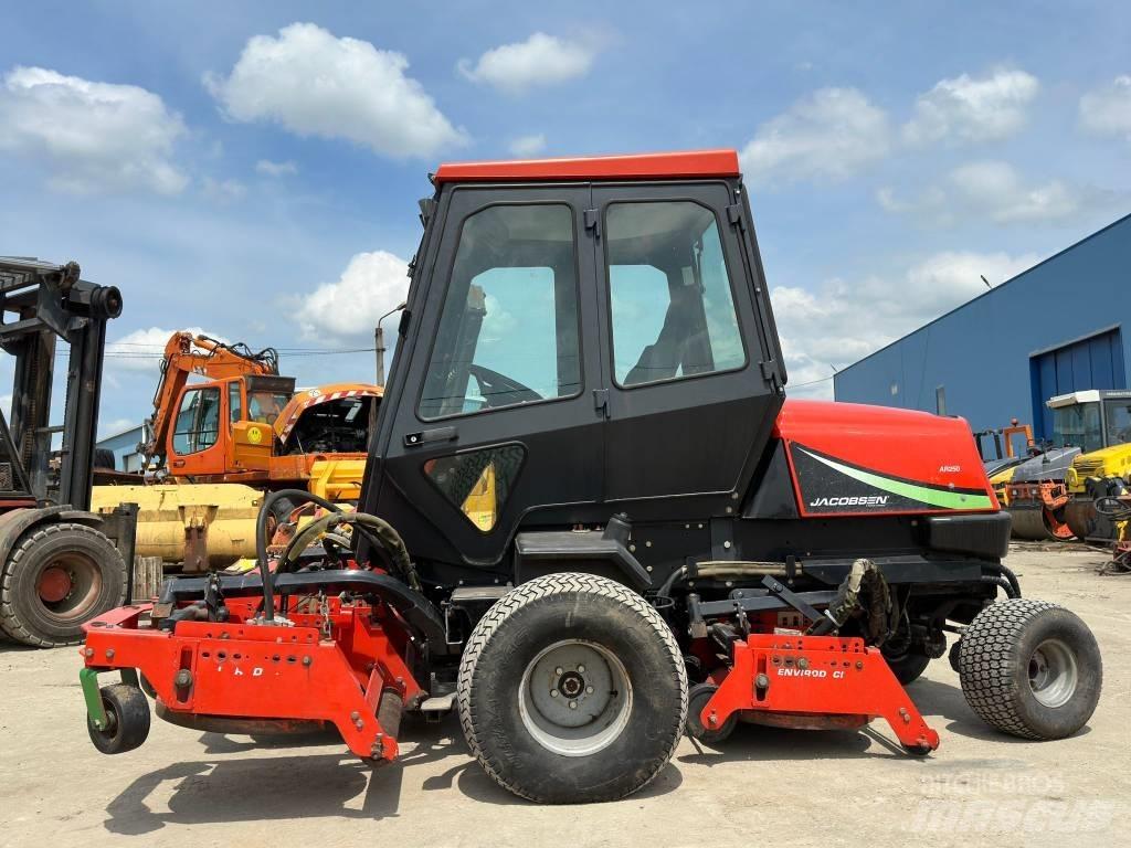 Jacobsen AR250 Päältäajettavat ruohonleikkurit