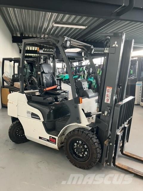 Mitsubishi FD25N3 Dieseltrukit