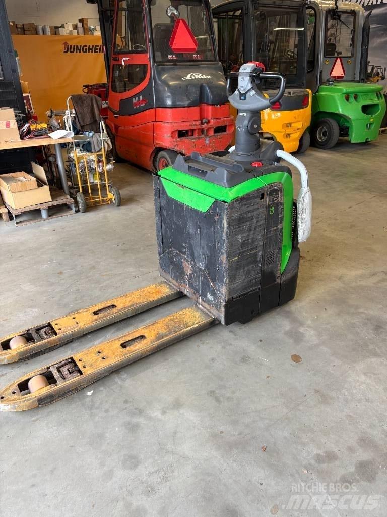Cesab P 320 Lavansiirtotrukit ajotasolla