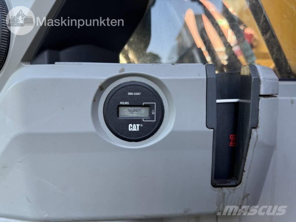CAT 320 F L Telakaivukoneet
