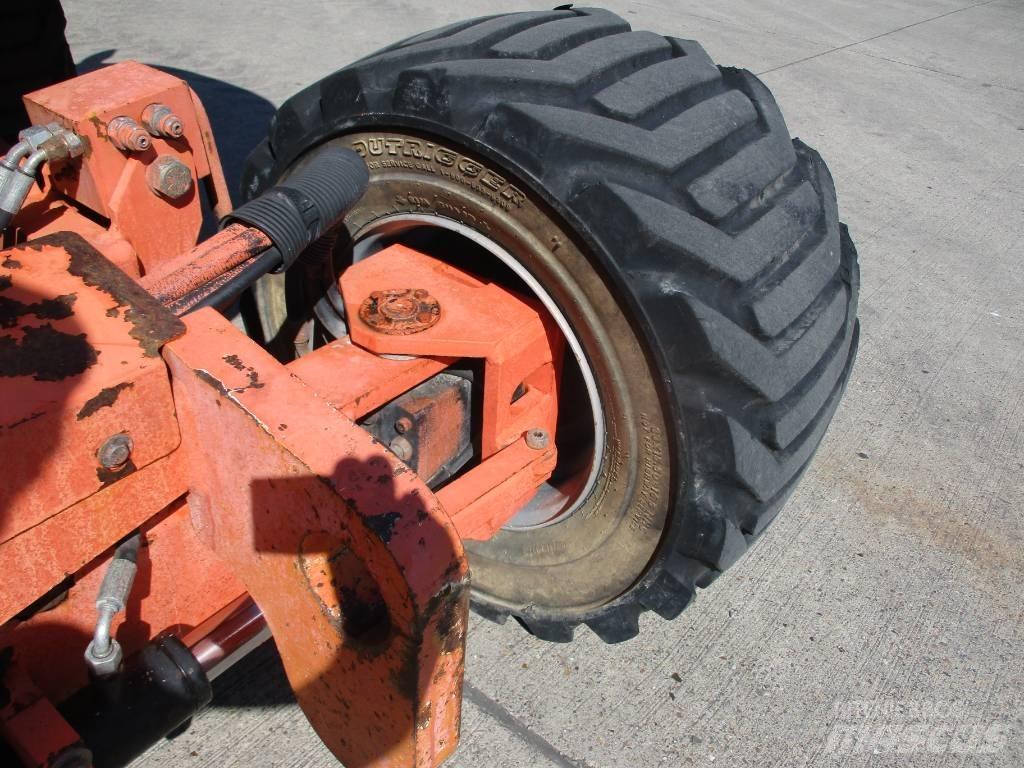 JLG 450 AJ (895) Pienikokoiset itseliikkuvat puominostimet