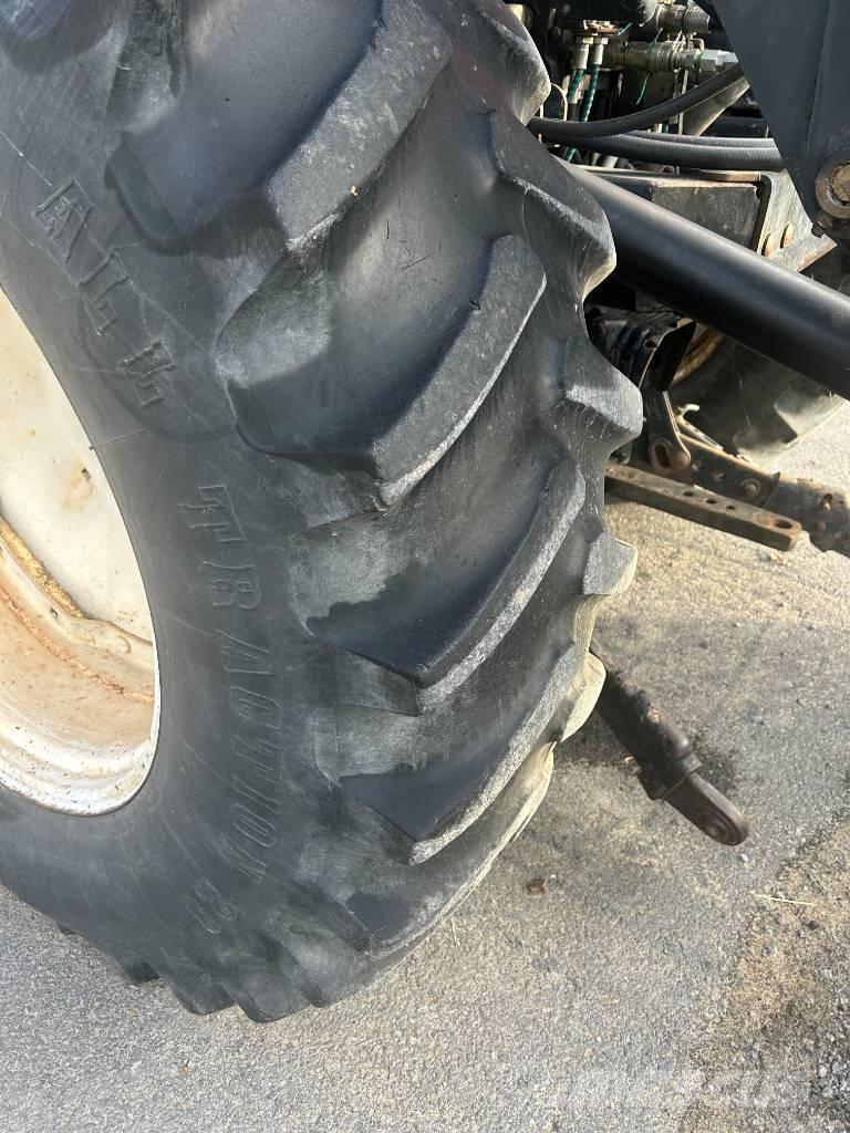 New Holland TV 140 Traktorit