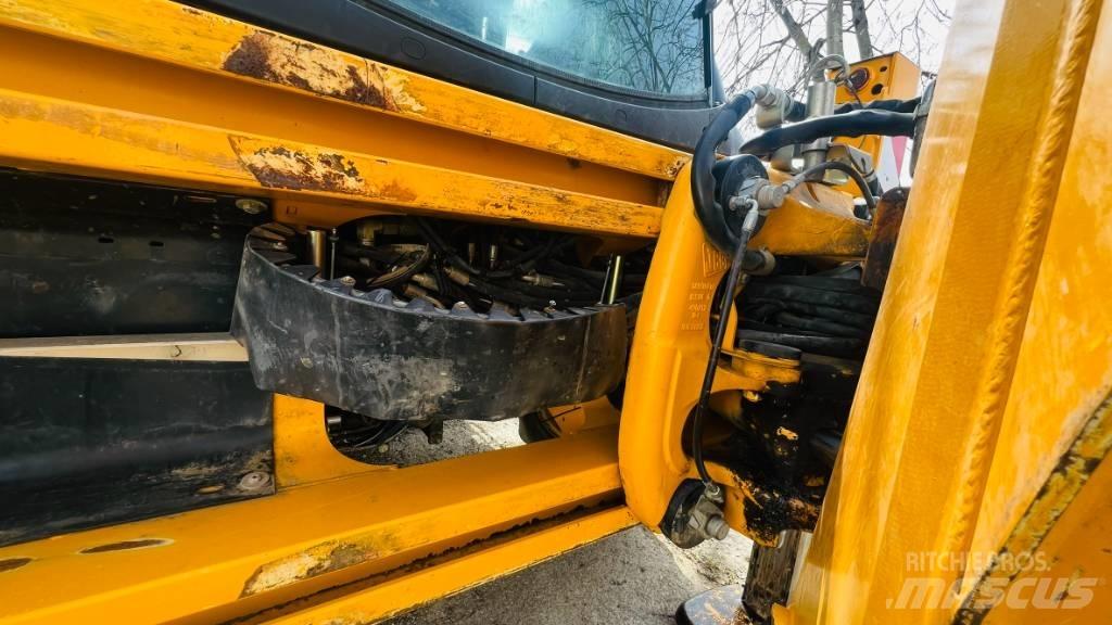 JCB 4 CX Kaivurikuormaajat