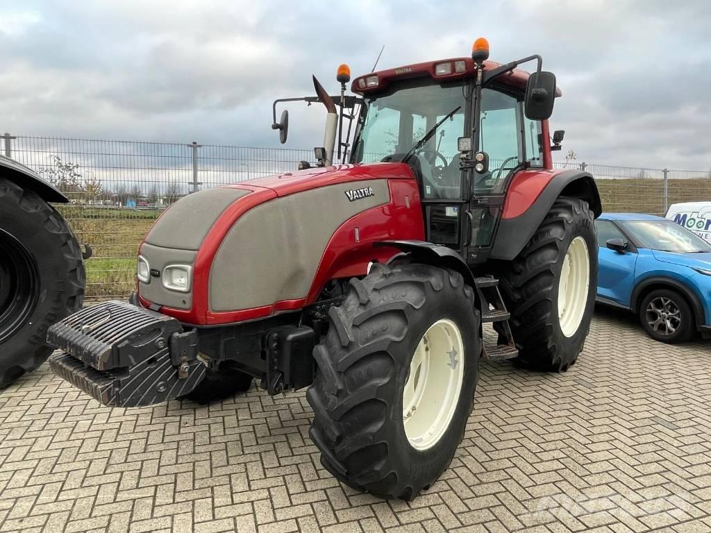 Valtra T120 tractor Traktorit