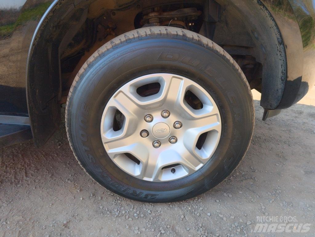 Ford Ranger Lava-autot
