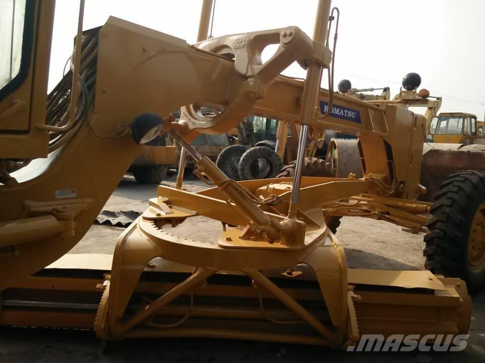 Komatsu GD 623 Tiehöylät