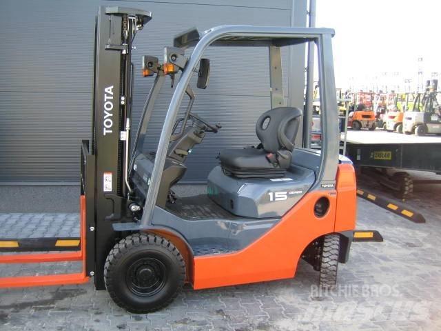 TOYOTA 028FGF15 Nestekaasutrukit