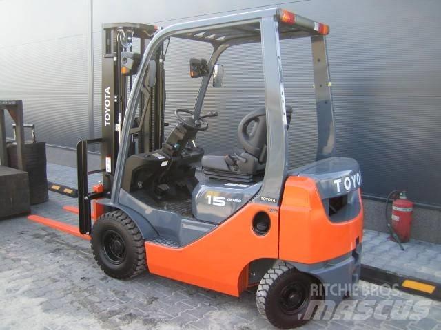 TOYOTA 028FGF15 Nestekaasutrukit
