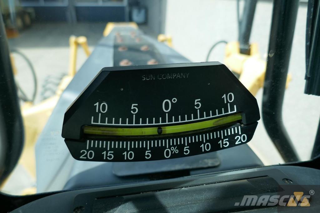 CAT 12M3 Tiehöylät