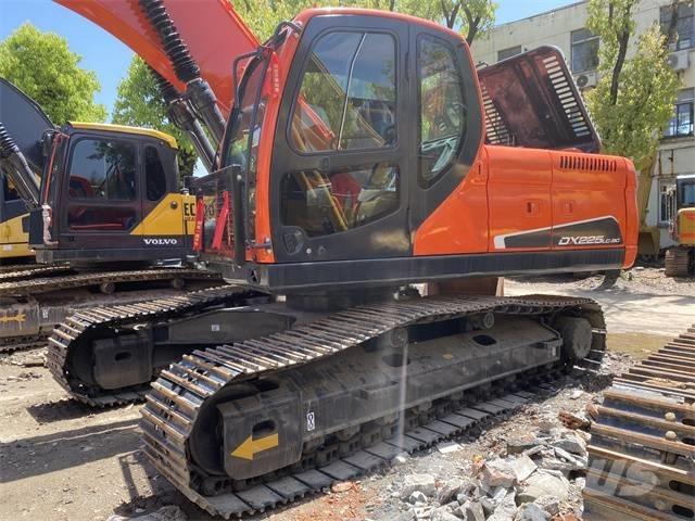 Doosan DX 225 LC Telakaivukoneet