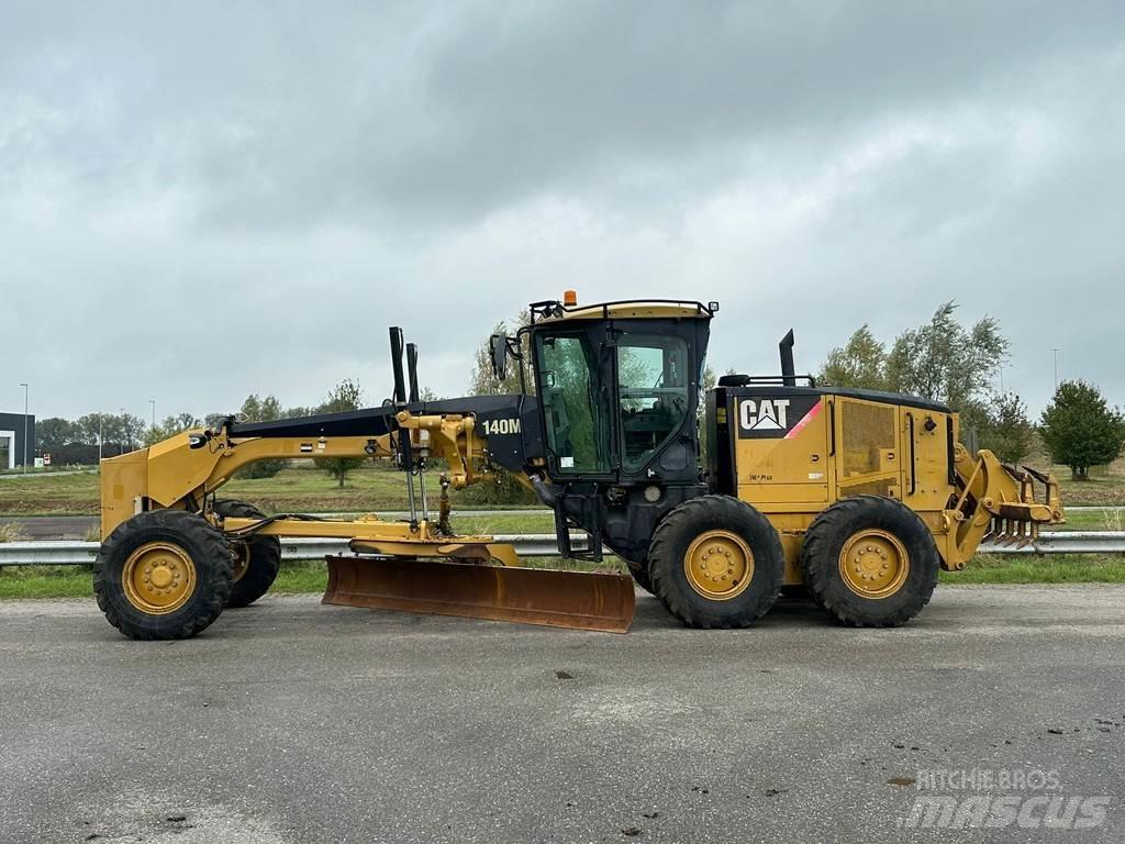 CAT 140M Tiehöylät